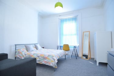 2 bed flat, Radnor Street, GF, City Centre, Plymouth, PL48DR - Image 2